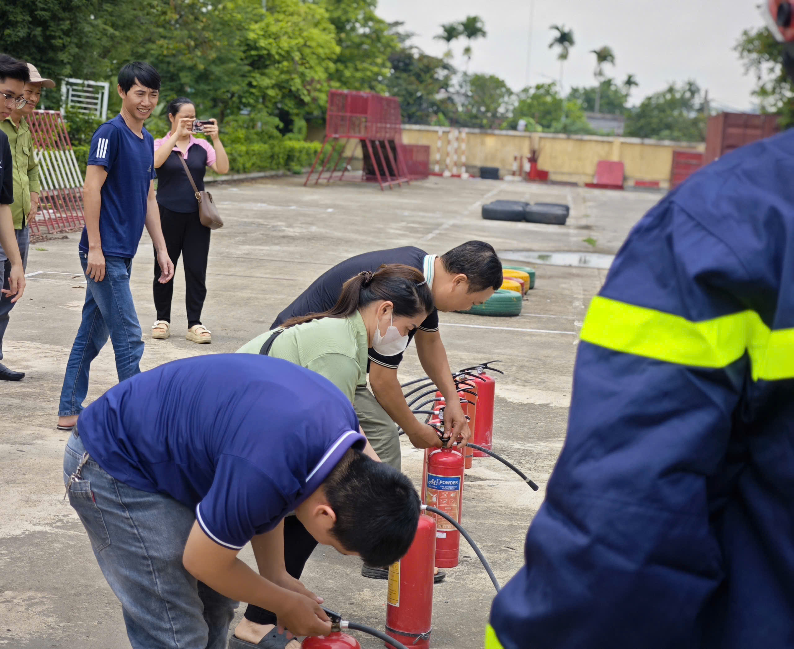 Đội Chữa cháy và CNCH khu vực 4: Huấn luyện nghiệp vụ PCCC và CNCH cho 70 thành viên các đội PCCC và CNCH cơ sở